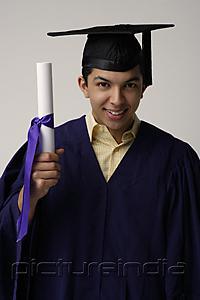 PictureIndia - Graduate with diploma