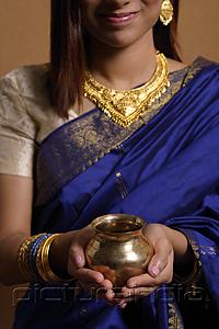 PictureIndia - Indian woman holding offering