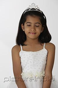 PictureIndia - Girl making a wish