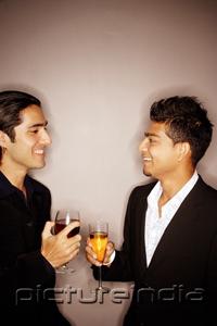 PictureIndia - Young men with drinks, talking