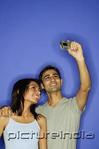 PictureIndia - Couple taking a picture of themselves