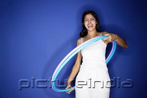 PictureIndia - Woman with hoola hoop