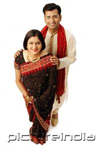 PictureIndia - Indian couple in traditional clothing, looking up at camera