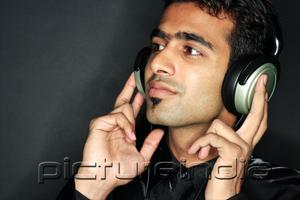 PictureIndia - Man with headphones, looking away