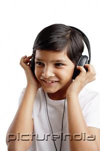PictureIndia - Boy wearing headphones