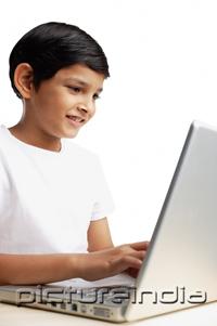 PictureIndia - Boy using laptop