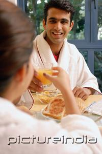 PictureIndia - Couple having breakfast at home